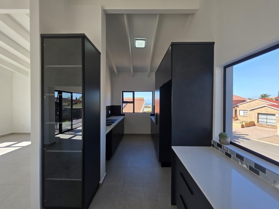 3 Bedroom Property for Sale in Wavecrest Eastern Cape